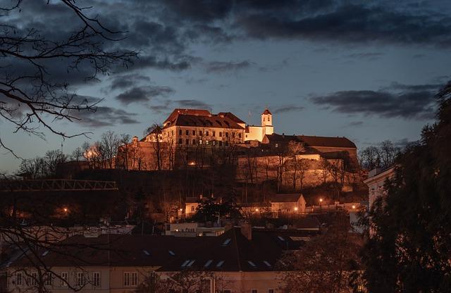 Jak se obrátit na Krizovou Linku Brno a co očekávat